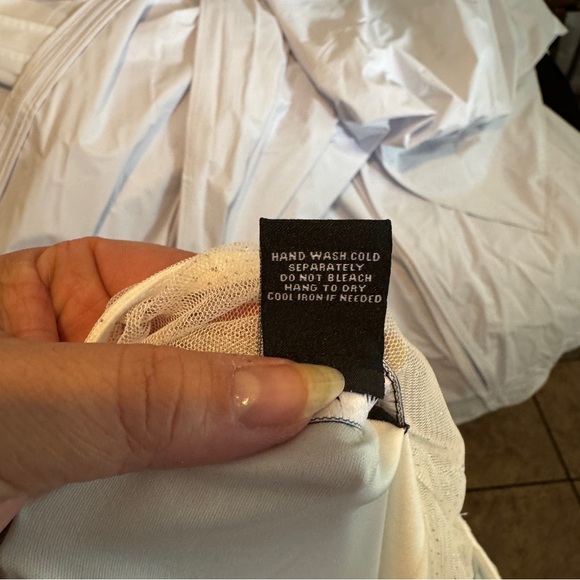 Elegant White Wedding Dress - Picture 8 of 8